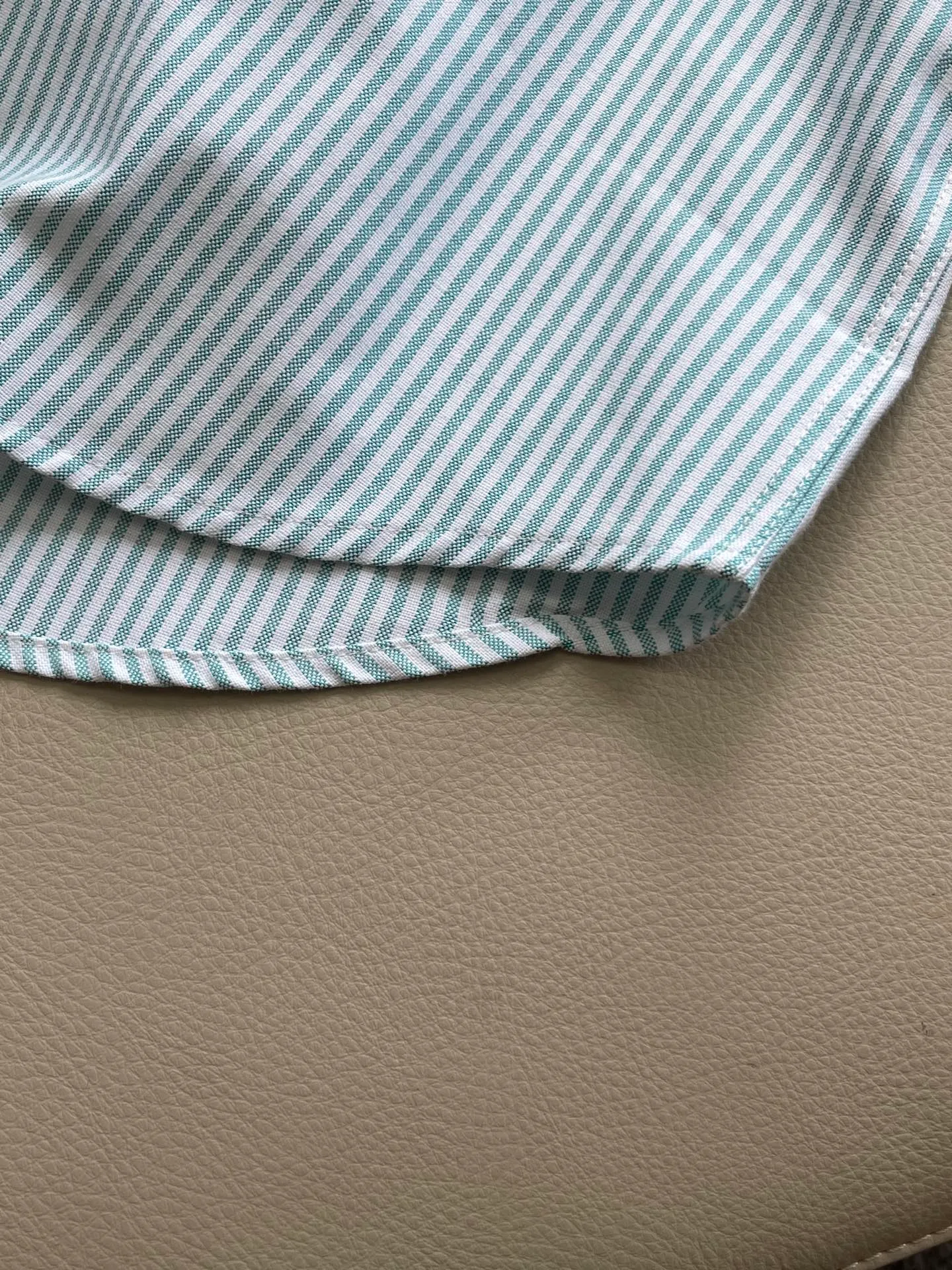 P220 🌸🌸🌸 POLO Ralph Lauren [High Quality] Classic shirt! The classic casual shirt made of pure cotton Oxford cloth has a unique design. It has a simple, clean and classic silhouette design. It is a versatile style that can be switched at will. The fabric feels soft and delicate, highly breathable, and is close to the skin and comfortable to wear. It can be worn alone as an inner layer. Its versatile performance is beyond your imagination! The upper body of the ready-to-wear is simple and classic yet elegant! Size:M-XXL